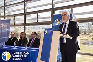 El rector de la UC Temuco, Dr. Aliro Bórquez, le dio la bienvenida a los novatos.