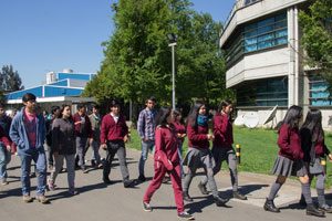 Los jóvenes recorrieron la Universidad y conocieron las alternativas que le ofrece la UC Temuco.